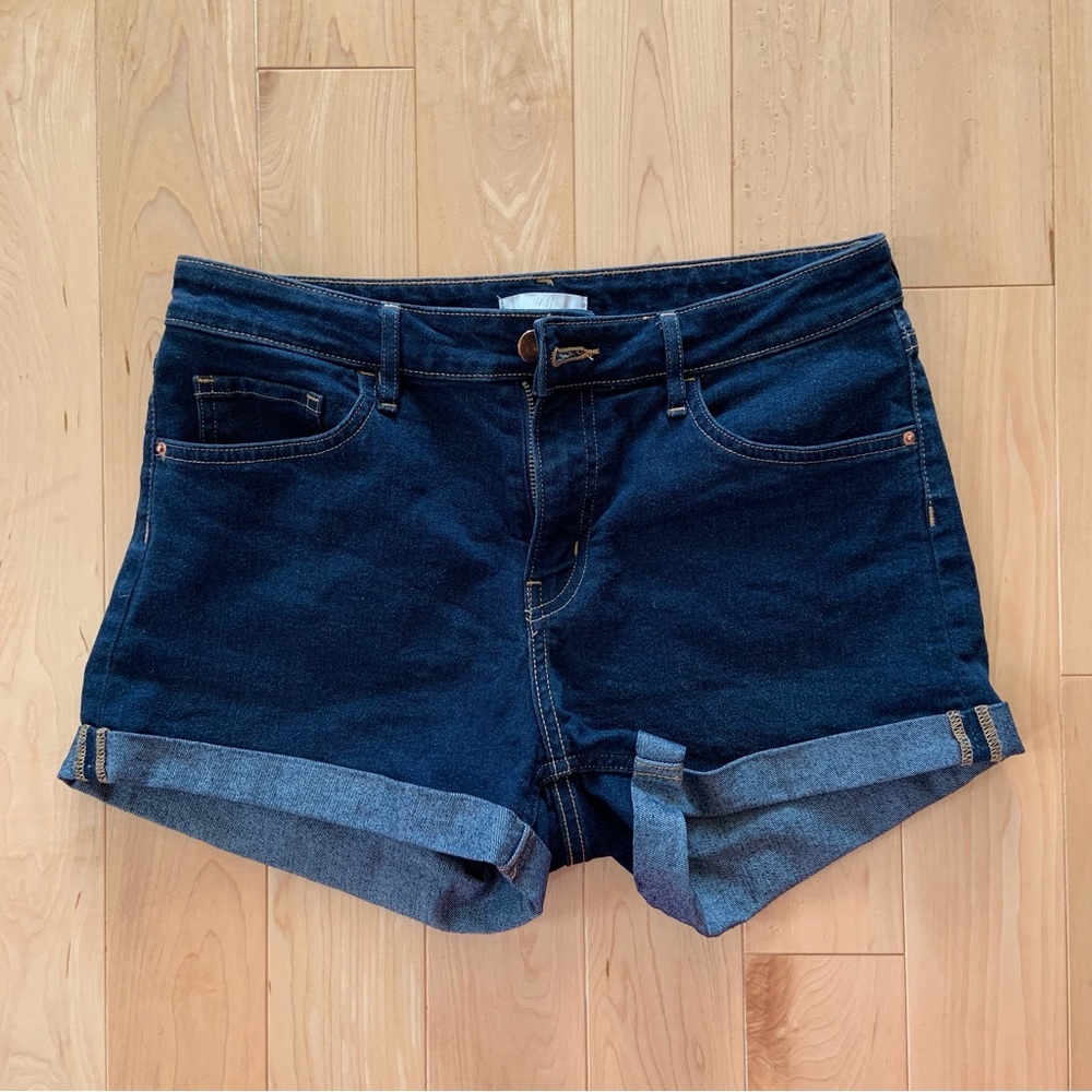 Mid rise dark wash denim shorts - H&M size 8 (fits US 4)